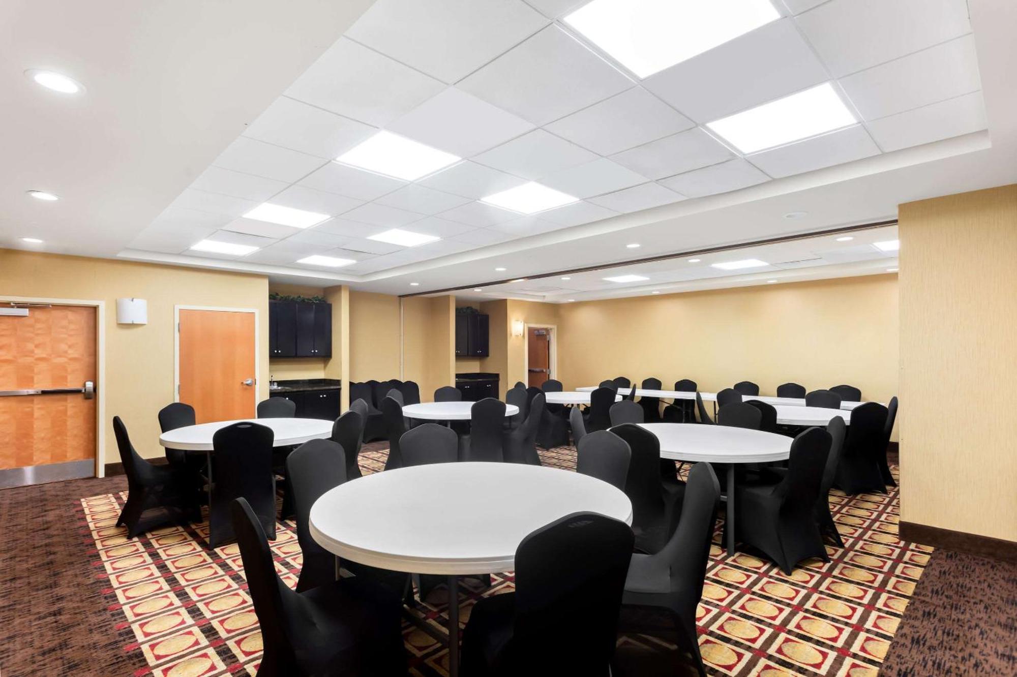 גאלפורט Comfort Suites מראה חיצוני תמונה