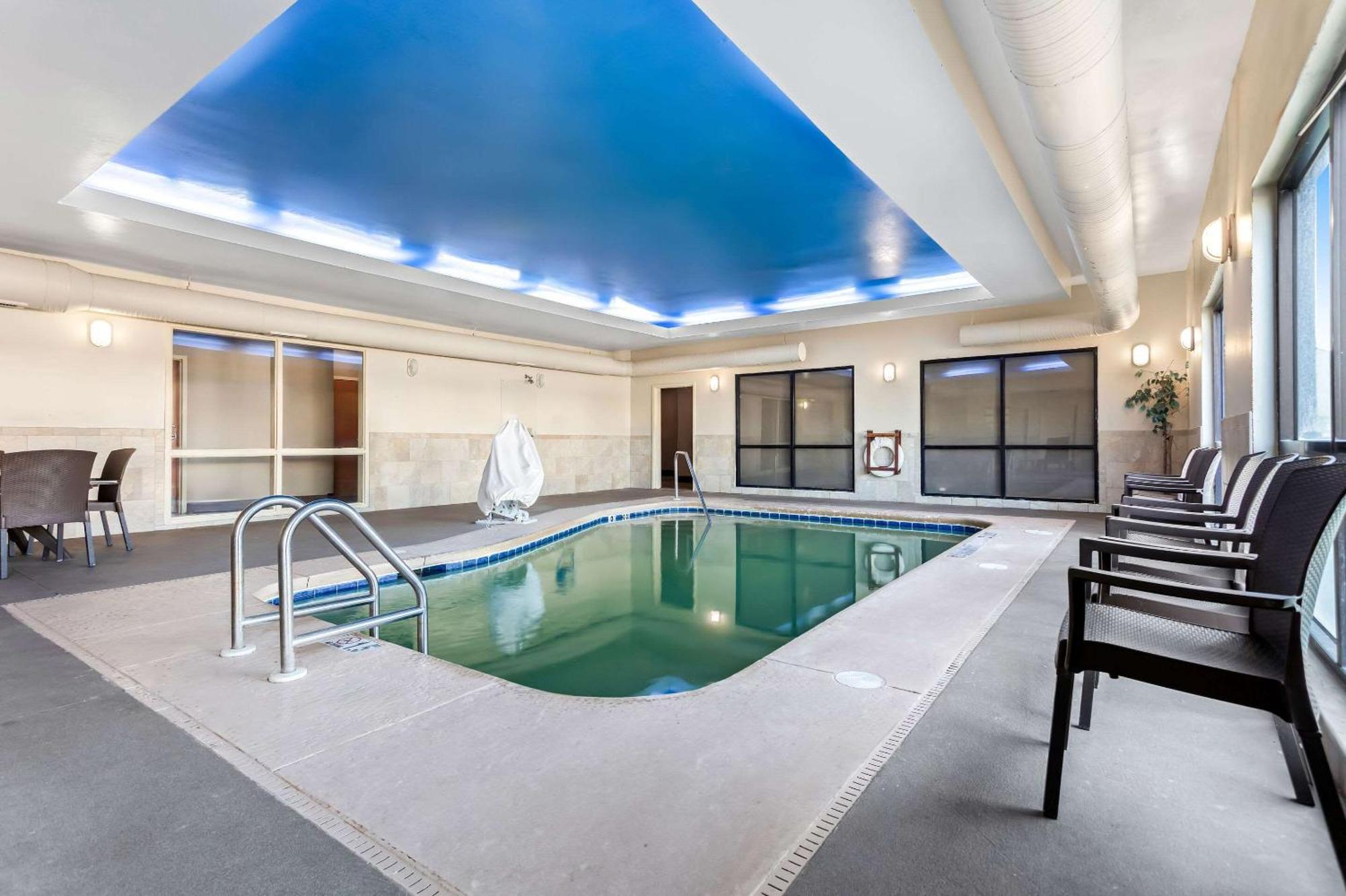 גאלפורט Comfort Suites מראה חיצוני תמונה