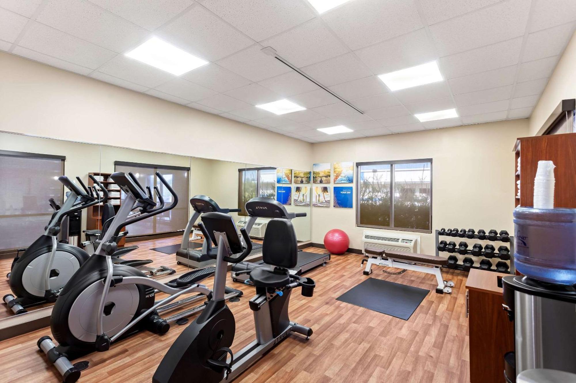 גאלפורט Comfort Suites מראה חיצוני תמונה