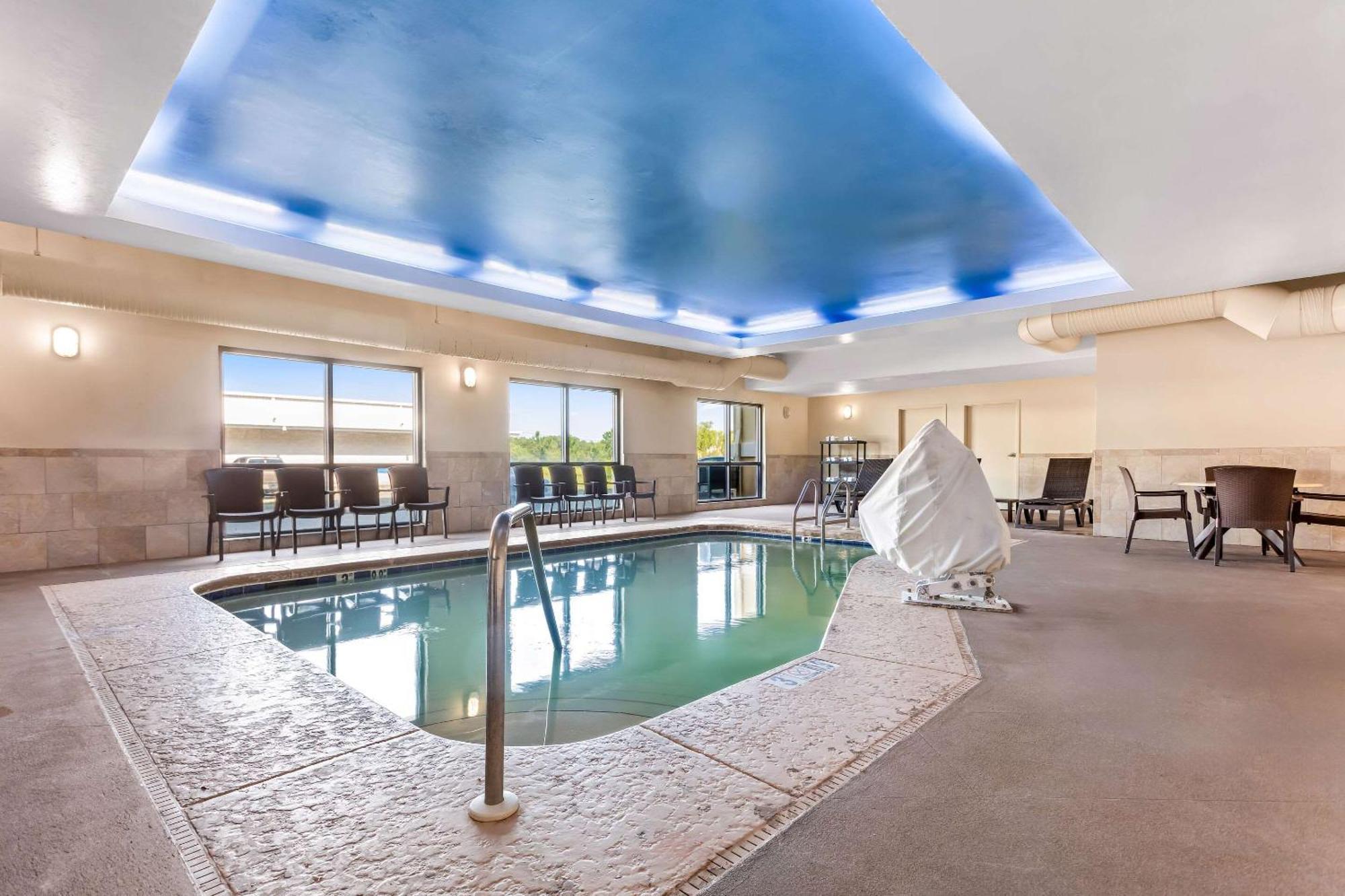 גאלפורט Comfort Suites מראה חיצוני תמונה