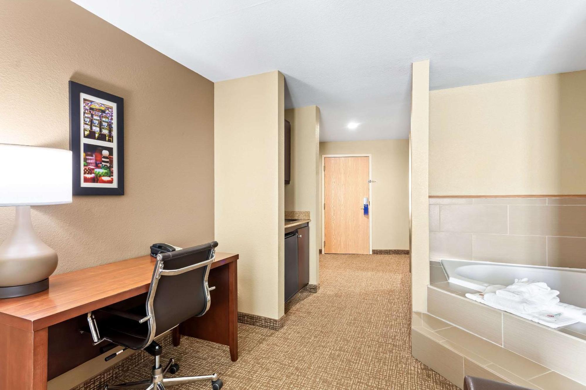 גאלפורט Comfort Suites מראה חיצוני תמונה