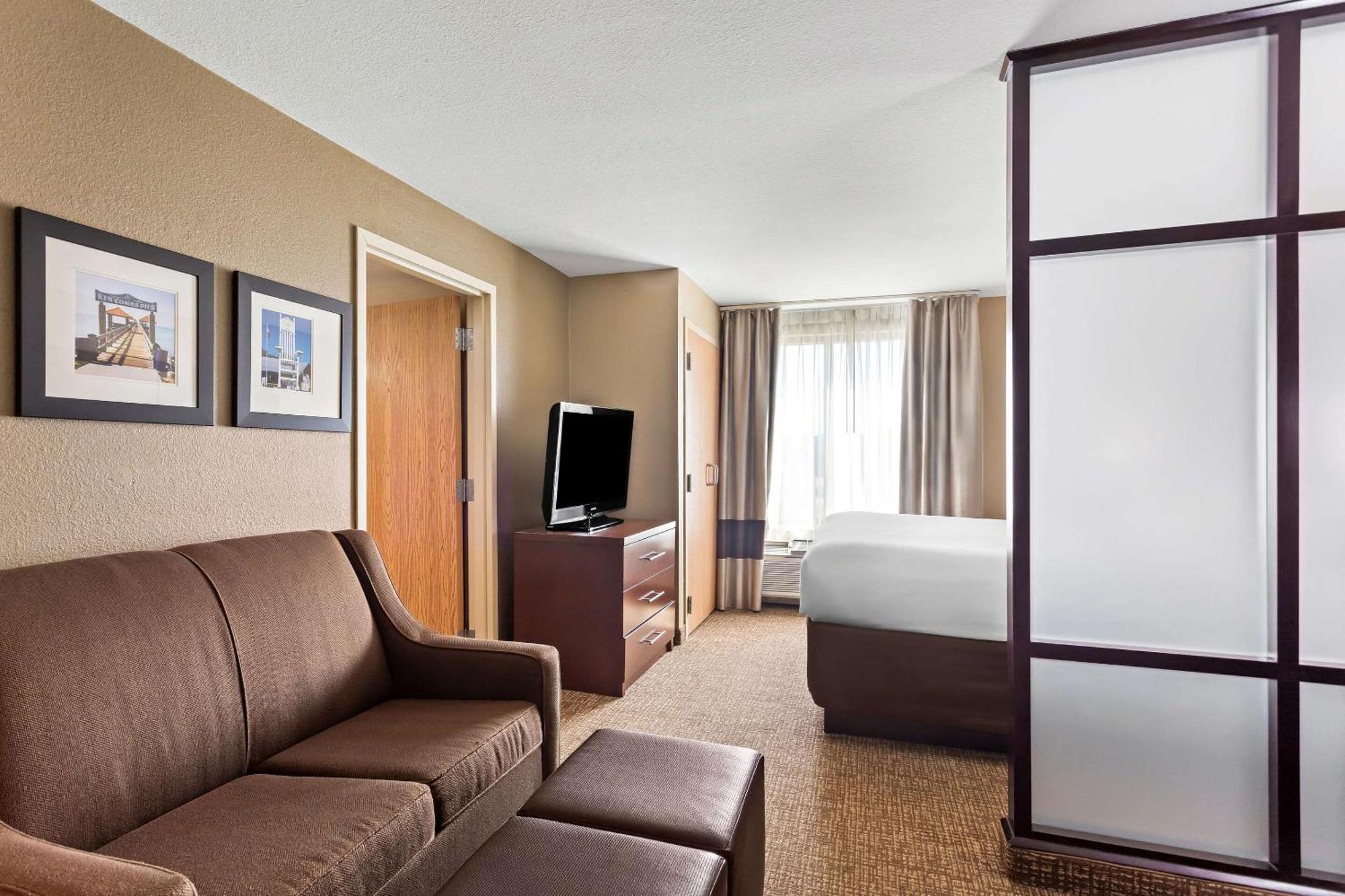גאלפורט Comfort Suites מראה חיצוני תמונה