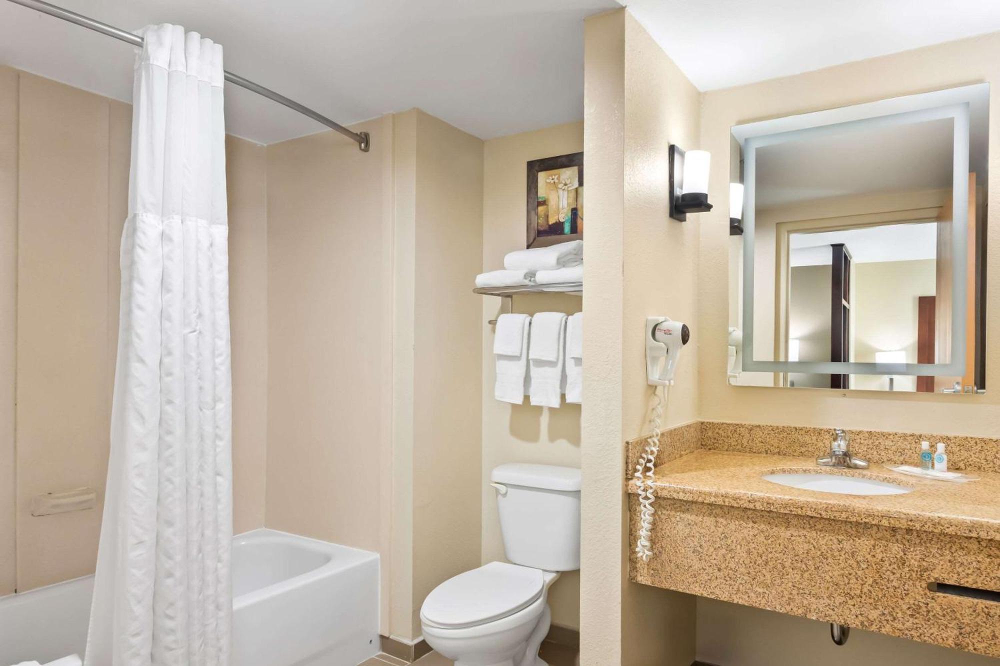 גאלפורט Comfort Suites מראה חיצוני תמונה